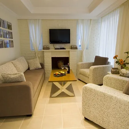 Orka Golden Heights Villas * 무글라