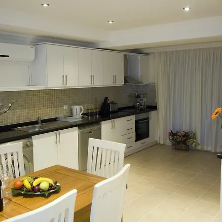 빌라 Orka Golden Heights Villas 무글라